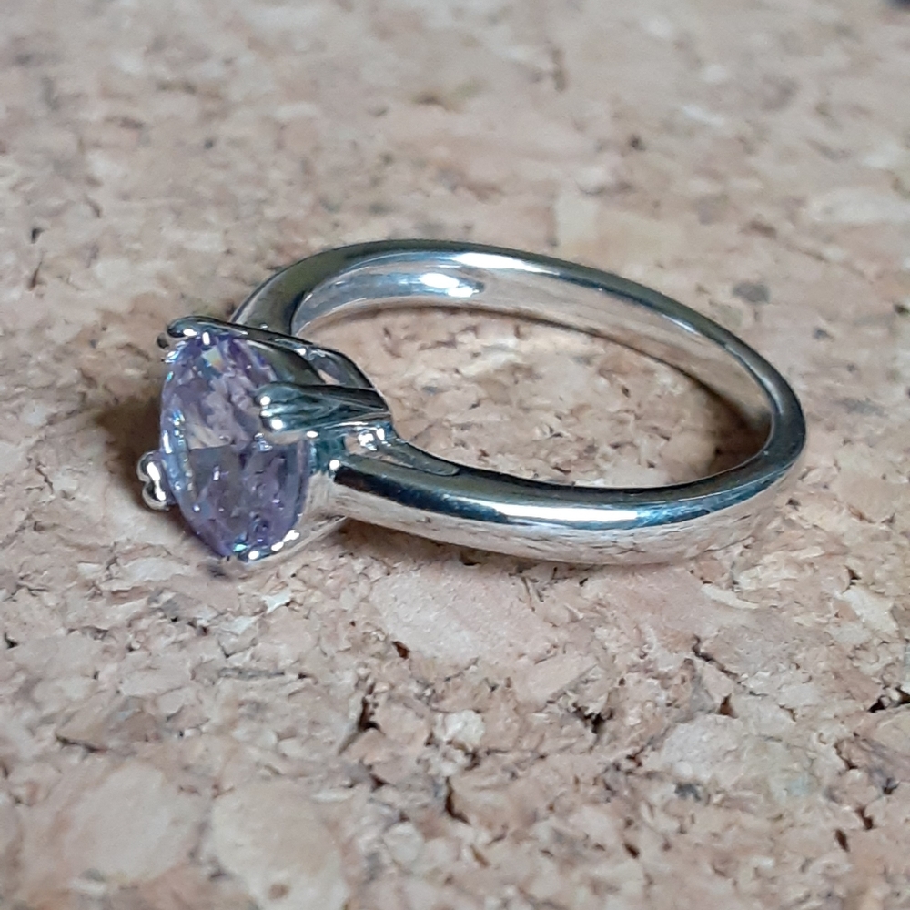 Single Hint of Purple Dimond Women's Ring Size: 6 - Picture 13 of 15